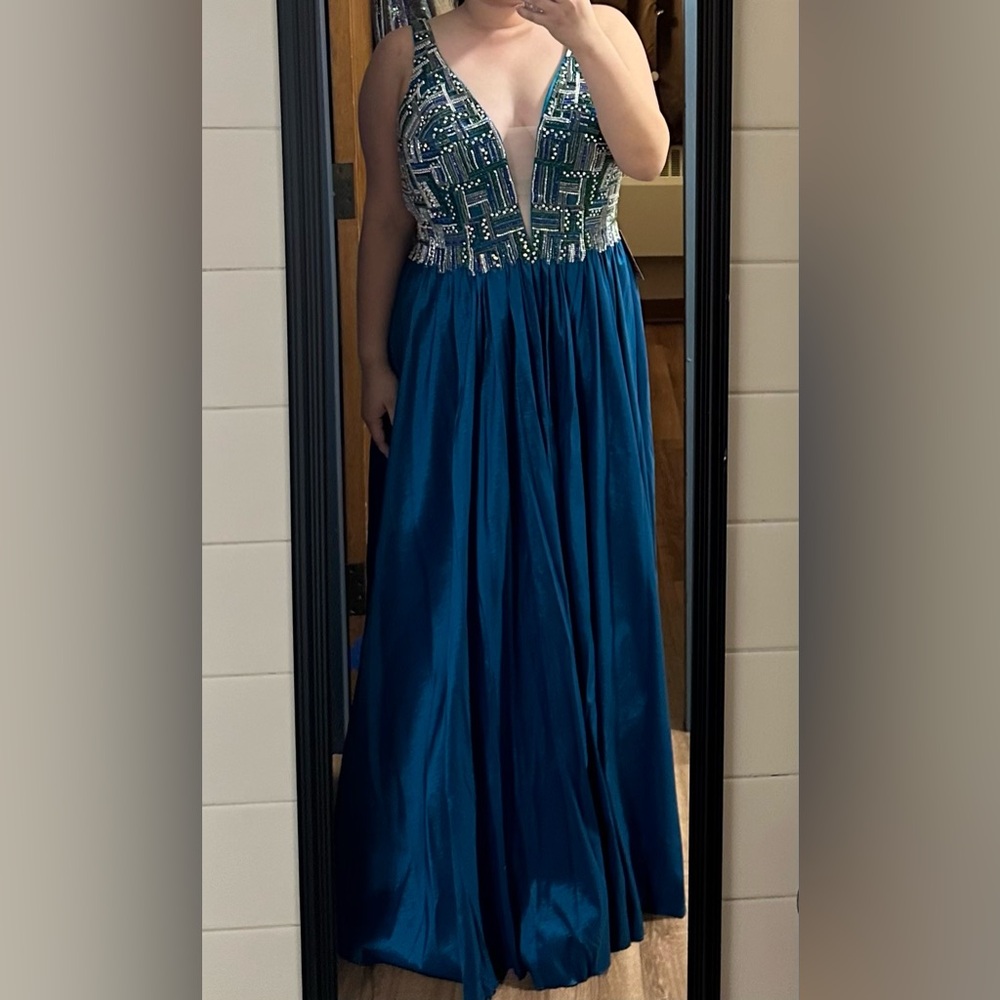 Jasz Couture Style #7136